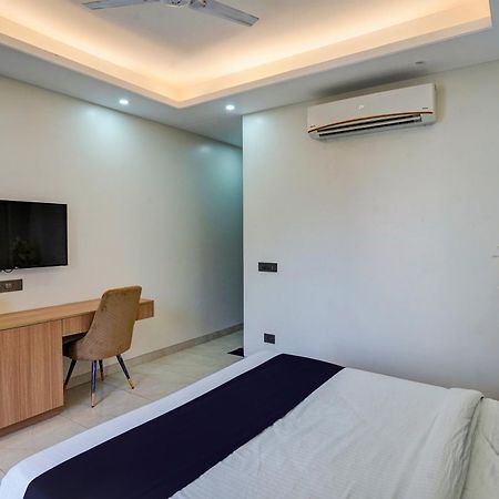 Hotel O Parkinn Ґурґаон Екстер'єр фото