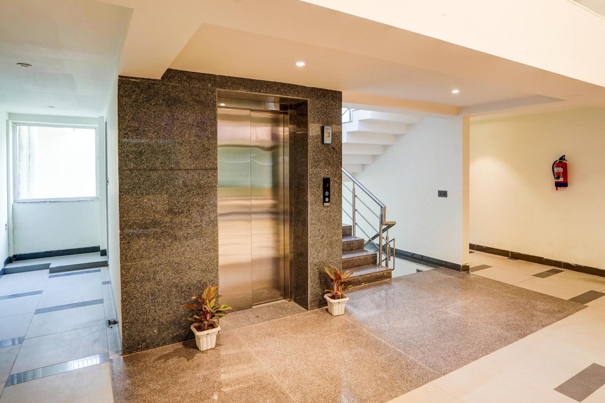 Hotel O Parkinn Ґурґаон Екстер'єр фото