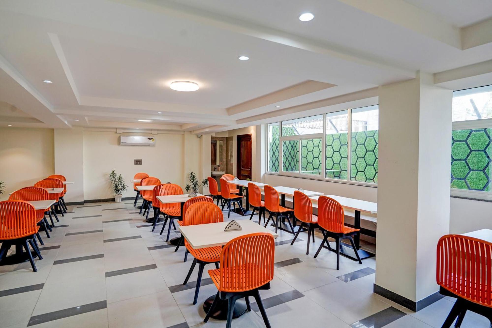 Hotel O Parkinn Ґурґаон Екстер'єр фото