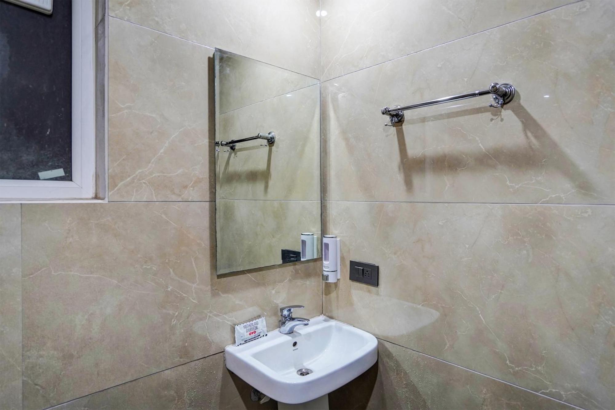 Hotel O Parkinn Ґурґаон Екстер'єр фото