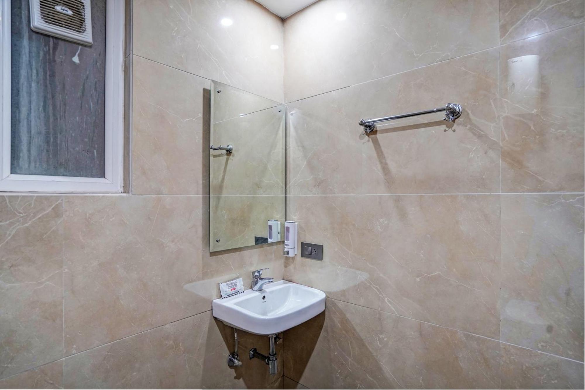 Hotel O Parkinn Ґурґаон Екстер'єр фото