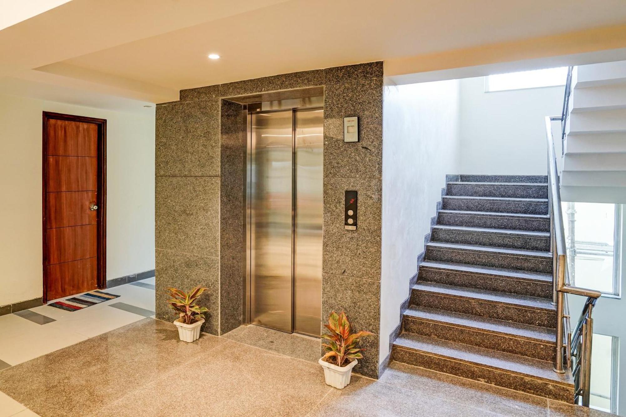Hotel O Parkinn Ґурґаон Екстер'єр фото