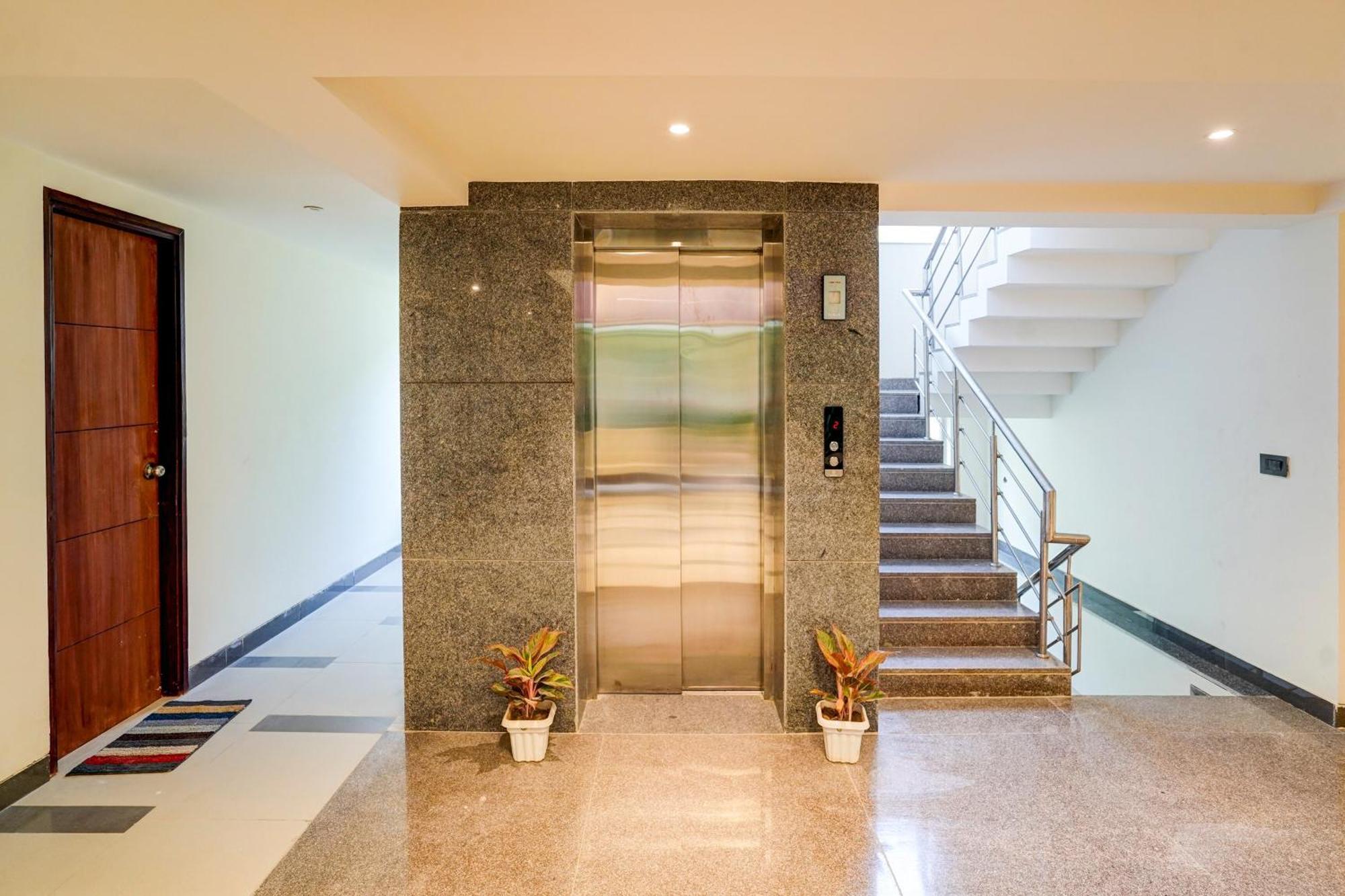Hotel O Parkinn Ґурґаон Екстер'єр фото